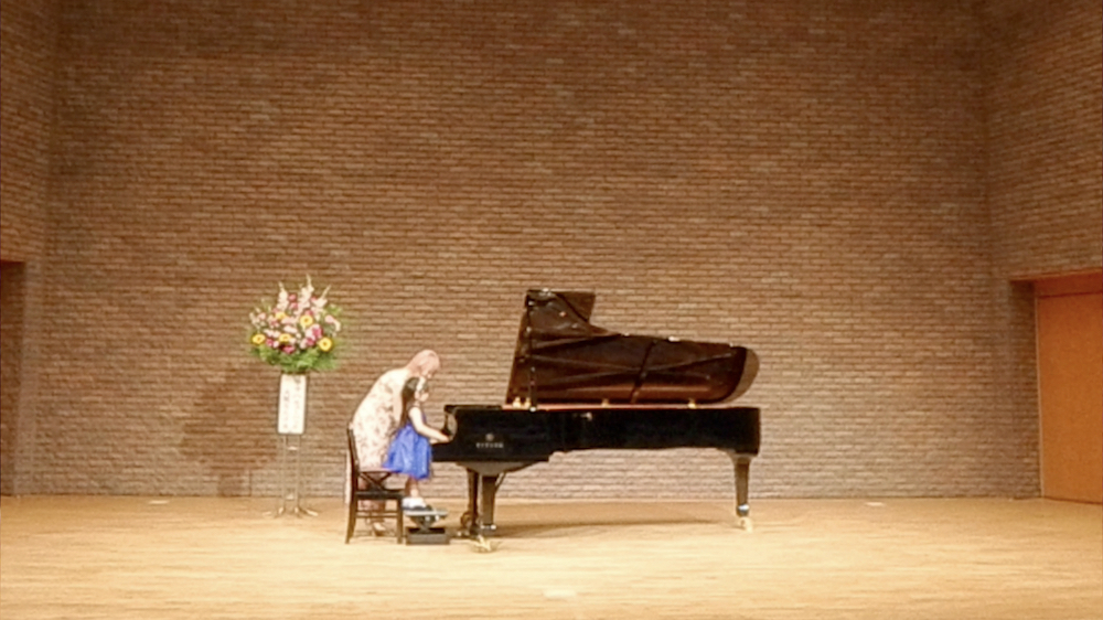 ピアノ発表会 サイドビュー 001