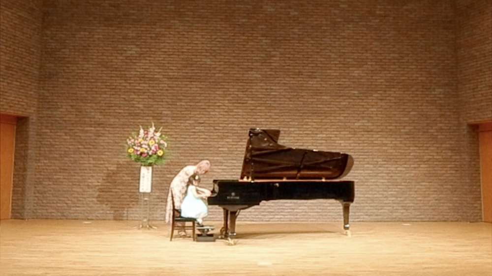 ピアノ発表会 サイドビュー 002