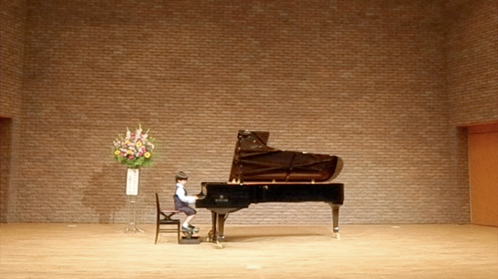 ピアノ発表会 サイドビュー 004