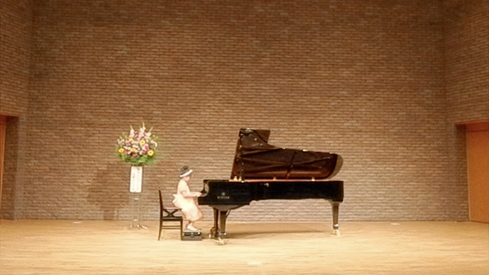ピアノ発表会 サイドビュー 008