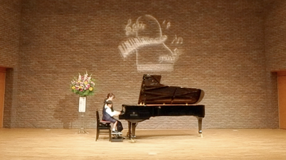 ピアノ発表会 サイドビュー 017