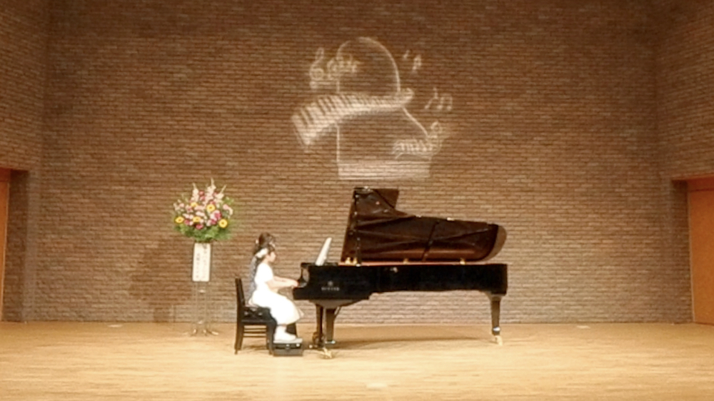 ピアノ発表会 サイドビュー 018