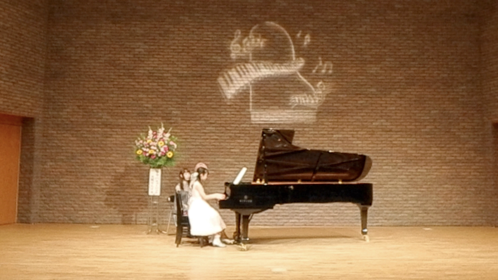ピアノ発表会 サイドビュー 021