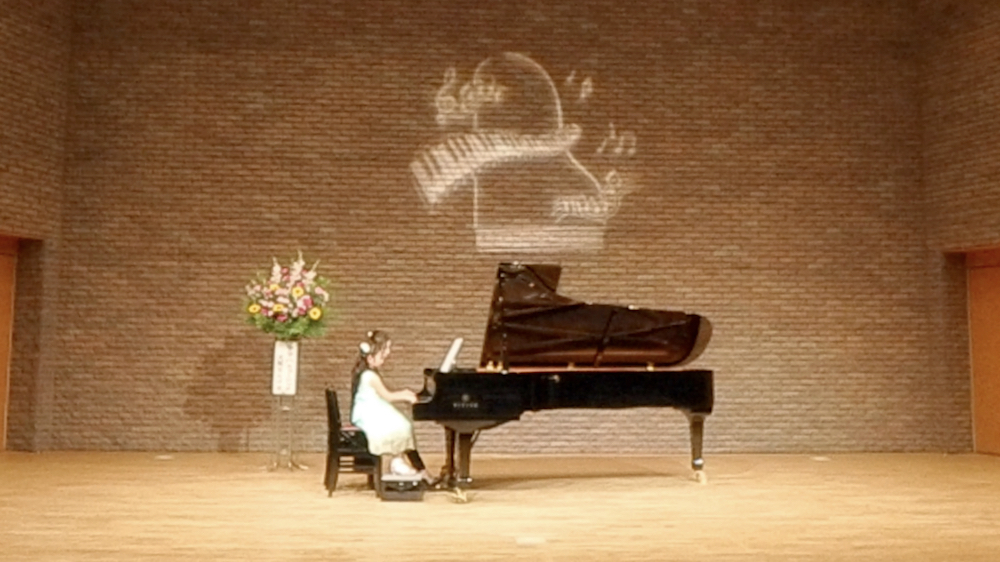 ピアノ発表会 サイドビュー 022
