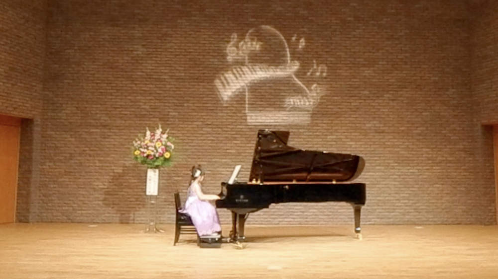 ピアノ発表会 サイドビュー 023