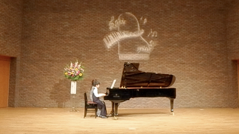 ピアノ発表会 サイドビュー 024