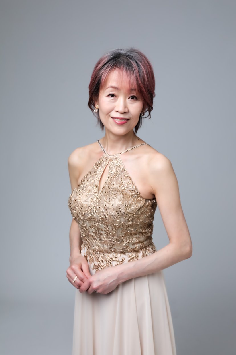 山内なりこ-全身-NARI音楽教室